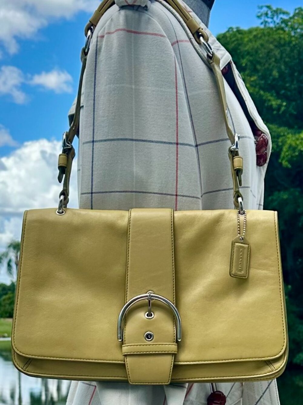 COACH Vintage 2005 Soho Leather Shoulder Bag Mimosa Green Rare Color Silver 9741